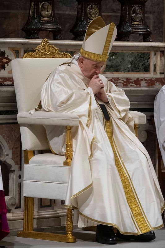 &copy; Reuters. البابا فرنسيس في قداس بالفاتيكان يوم التاسع من يناير كانون الثاني 2022. صورة لرويترز
