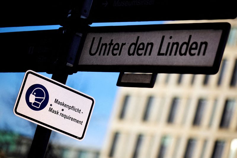 &copy; Reuters. FILE PHOTO: A sign indicates to wear a face mask as the spread of the coronavirus disease (COVID-19) continues at Unter den Linden street in Berlin, Germany, December 18, 2020. REUTERS/Hannibal Hanschke/File Photo