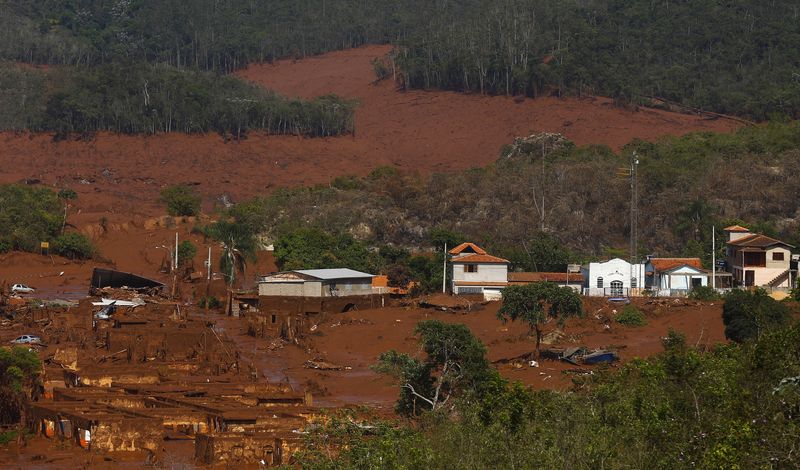 &copy; Reuters. Danos causados pelo rompimento de barragem da Samarco em Mariana (MG) 
06/11/2015
REUTERS/Ricardo Moraes