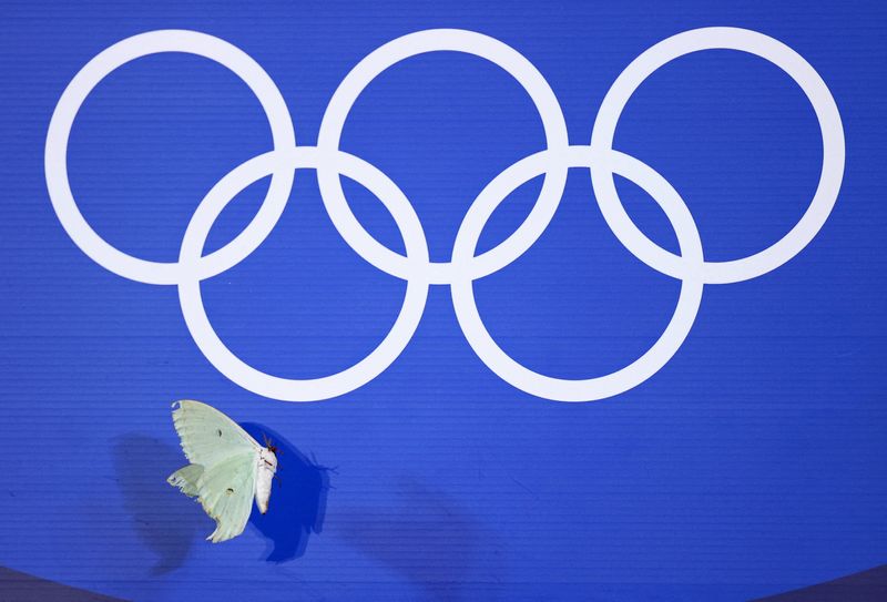 &copy; Reuters. FILE PHOTO: Tokyo 2020 Olympics - Tennis - Mixed Doubles - Gold medal match - Ariake Tennis Park - Tokyo, Japan - August 1, 2021. A moth is pictured next to the olympic rings logo REUTERS/Edgar Su