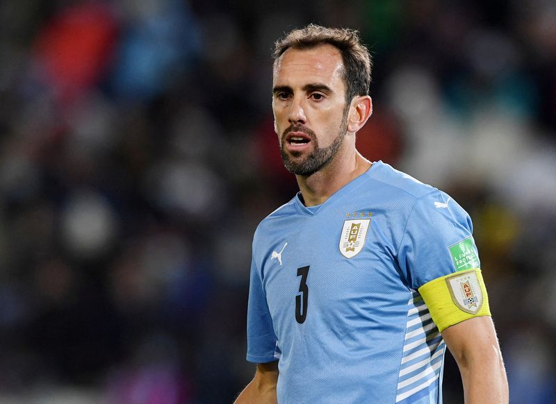 &copy; Reuters. IMAGEN DE ARCHIVO. El defensor uruguayo Diego Godín durante un partido por las eliminatorias sudamericanas rumbo a Qatar entre Uruguay y Colombia, en el Estadio Gran Parque Central, Montevideo, Uruguay - Octubre 7, 2021 Pool vía REUTERS/Pablo Porciuncul