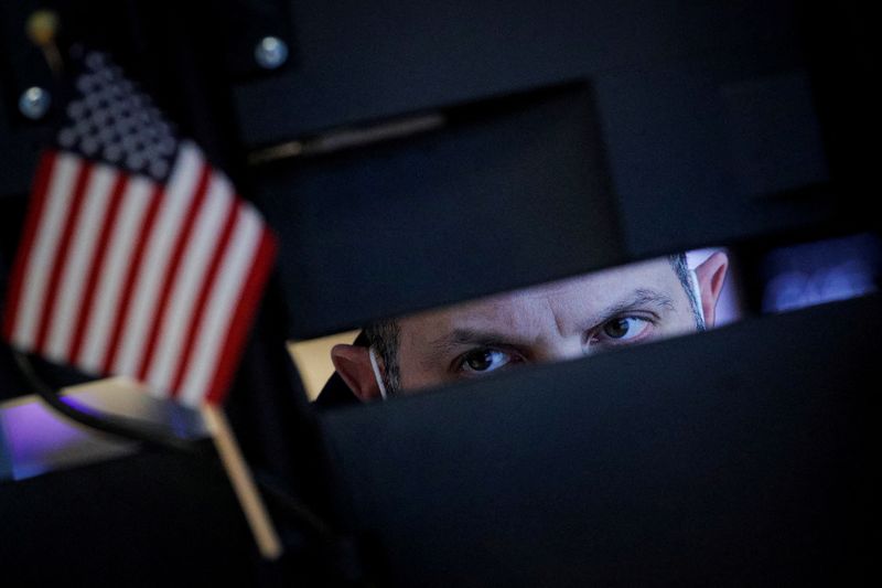 &copy; Reuters. Operadores na Bolsa de Valores de Nova York (NYSE), 10 de janeiro de 2022. REUTERS/Brendan McDermid