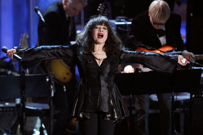 &copy; Reuters. FILE PHOTO: Musician Ronnie Spector performs during the 2010 Rock and Roll Hall of Fame induction ceremony at the Waldorf Astoria Hotel in New York, March 15, 2010.  REUTERS/Lucas Jackson/File Photo