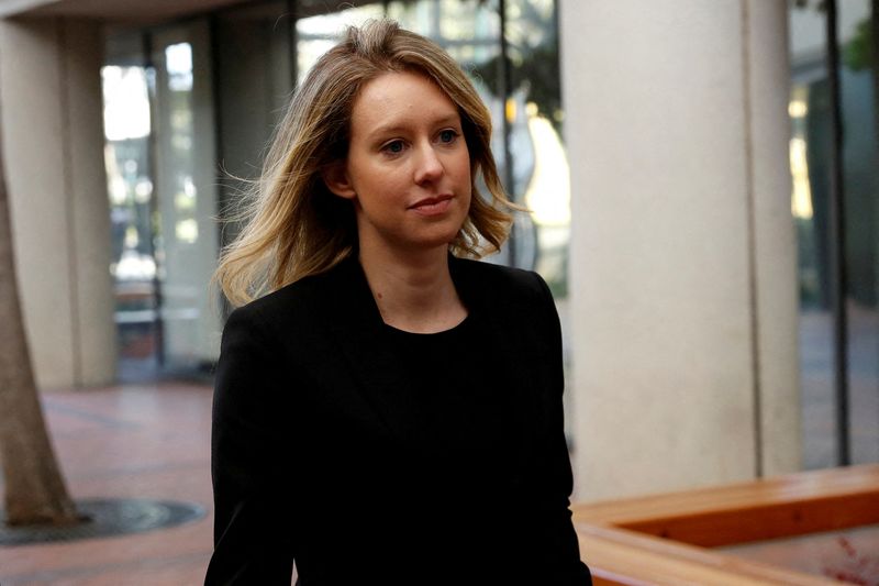 &copy; Reuters. FILE PHOTO: Former Theranos CEO Elizabeth Holmes arrives for a hearing at a federal court in San Jose, California, U.S., July 17, 2019. REUTERS/Stephen Lam/File Photo