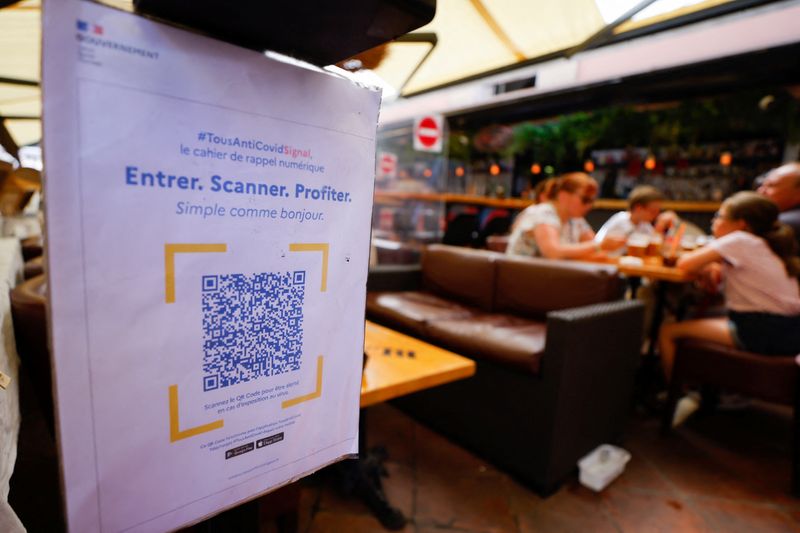 &copy; Reuters. FILE PHOTO: A coronavirus disease (COVID-19) health pass poster reading "Enter, Scan, Enjoy" is seen at a restaurant as France brings in tougher restrictions where a proof of immunity will be required to access most public spaces and to travel by inter-ci