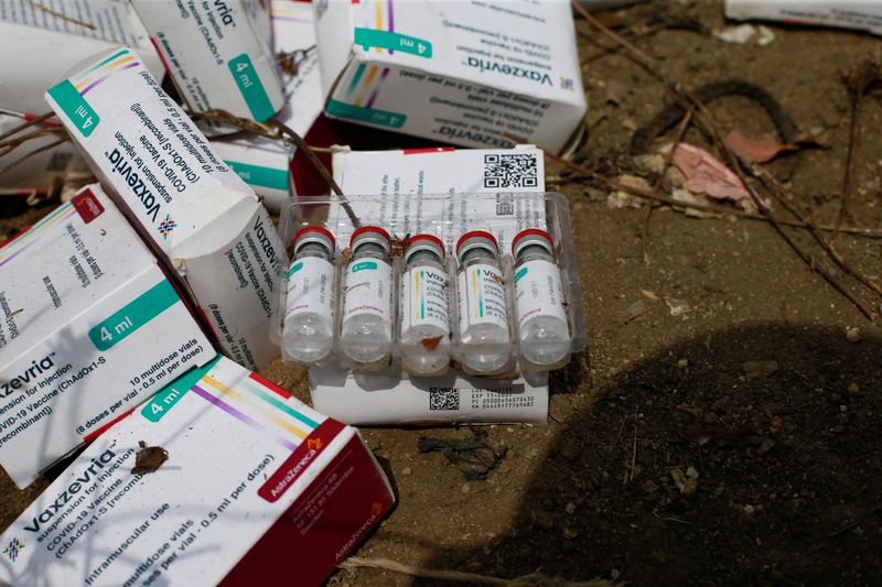 &copy; Reuters. FILE PHOTO: Some samples of the expired AstraZeneca coronavirus disease (Covid-19) vaccines are seen at the Gosa dump site in Abuja, Nigeria, December 22, 2021. REUTERS/Afolabi Sotunde