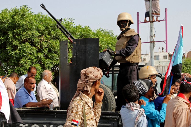 &copy; Reuters. عناصر من قوات الأمن اليمنيين الجنوبيين المدعومين من الإمارات خلال مسيرة في مدينة عدن الساحلية الجنوبية في اليمن في صورة من أرشيف رويترز. 