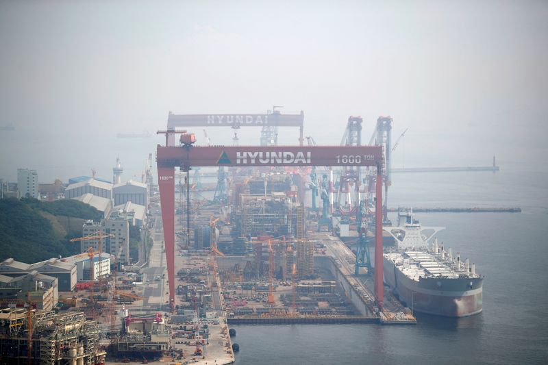&copy; Reuters. FILE PHOTO: Giant cranes of Hyundai Heavy Industries are seen in Ulsan, South Korea, May 29, 2018. Picture taken on May 29, 2018.  REUTERS/Kim Hong-Ji