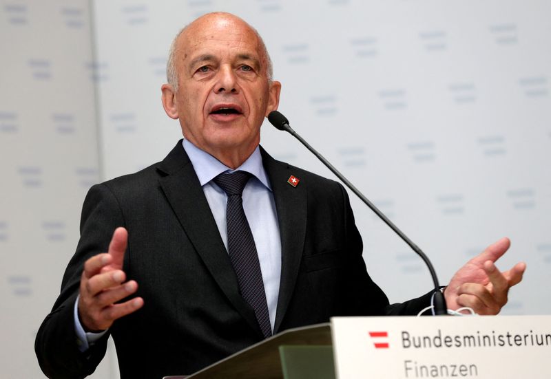 &copy; Reuters. FILE PHOTO: Swiss Finance Minister Ueli Maurer attends a news conference in Vienna, Austria August 25, 2020.   REUTERS/Leonhard Foeger