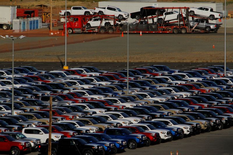 © Reuters. Newly assembled vehicles are seen at a stockyard of the automobile plant Toyota Motor Manufacturing of Baja California in Tijuana, Mexico, April 30, 2017.  REUTERS/Jorge Duenes