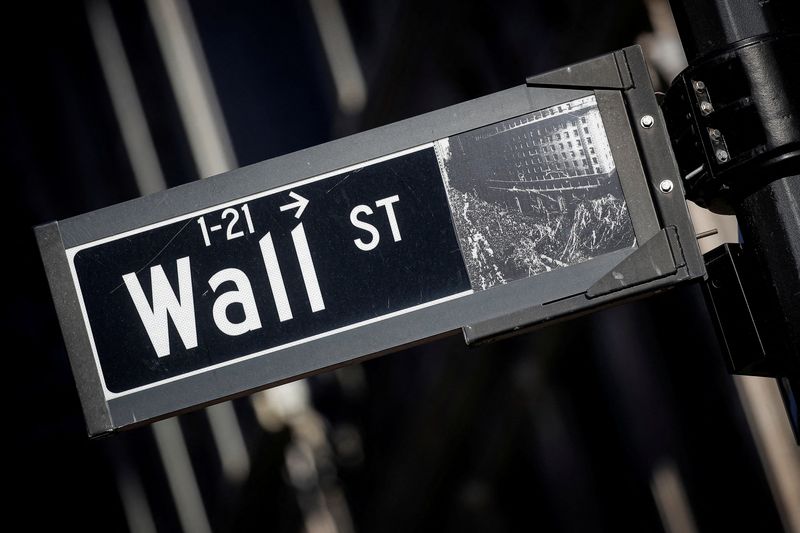 &copy; Reuters. Il cartello stradale di Wall Street nel distretto finanziario di New York.  REUTERS/Brendan McDermid