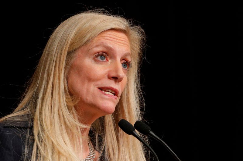 &copy; Reuters. FOTO DE ARCHIVO: La gobernadora de la Reserva Federal, Lael Brainard, habla en la Escuela de Gobierno John F. Kennedy de la Universidad de Harvard en Cambridge, Massachusetts, Estados Unidos.