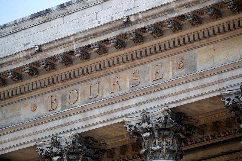 &copy; Reuters. Les Bourses européennes ont terminé en ordre dispersé jeudi. À Paris, le CAC 40 a fini en baisse de 0,5%. Le Footsie britannique a en revanche gagné 0,16% et le Dax allemand 0,13%. /Photo d'archives/REUTERS/Charles Platiau