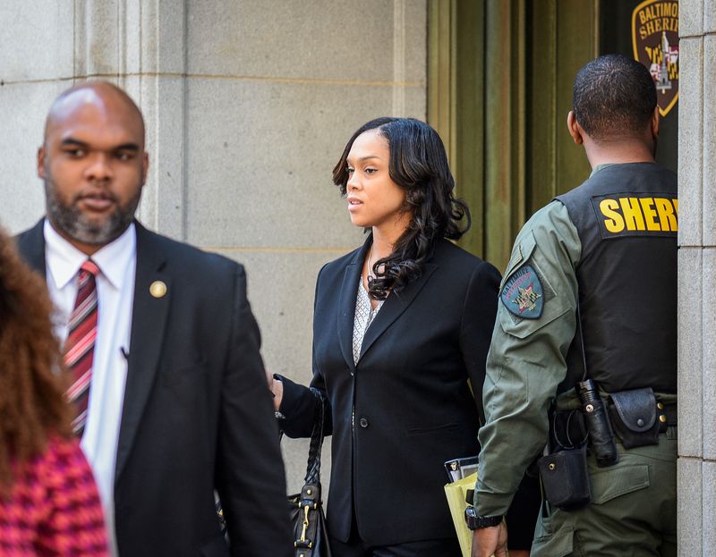 &copy; Reuters. Baltimore City State's Attorney Marilyn Mosby (C) departs the courthouse on the first day of the Caesar Goodson trial in Baltimore, Maryland, U.S., June 9, 2016. REUTERS/Bryan Woolston