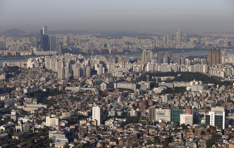 &copy; Reuters. FILE PHOTO: The skyline of central Seoul is seen during sunrise in Seoul September 2, 2013. REUTERS/Lee Jae-Won 