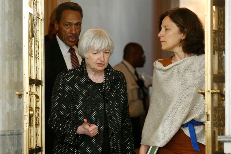 &copy; Reuters. FILE PHOTO: U.S. Federal Reserve Chair Janet Yellen (2nd L) and Deputy Secretary of the U.S. Treasury Sarah Bloom Raskin (R) arrive for a meeting of the Financial Stability Oversight Council at the Treasury Department in Washington October 6, 2014.  REUTE