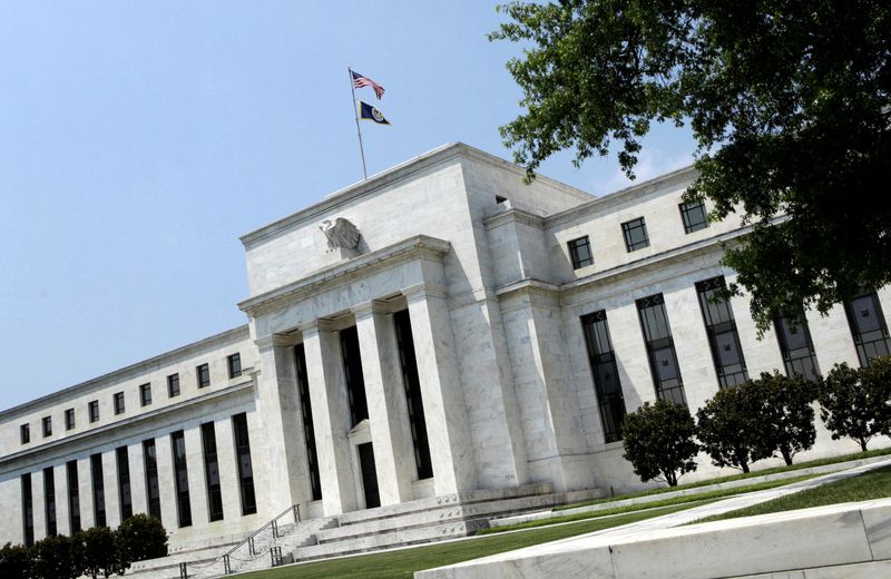 © Reuters. FILE PHOTO: The Federal Reserve building is seen in Washington June 19, 2012. REUTERS/Yuri Gripas