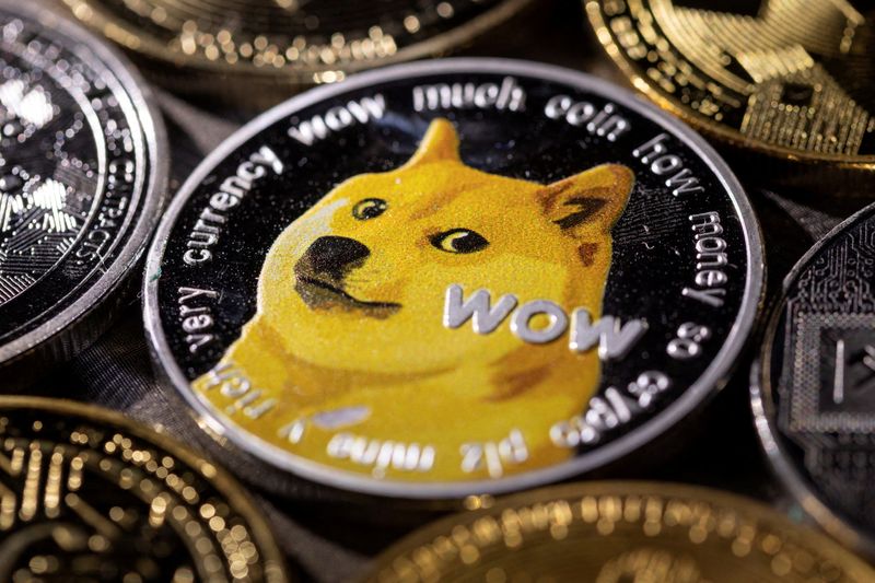 © Reuters. FILE PHOTO: Representation of cryptocurrency Dogecoin is seen in this illustration taken November 29, 2021. REUTERS/Dado Ruvic/Illustration/File Photo