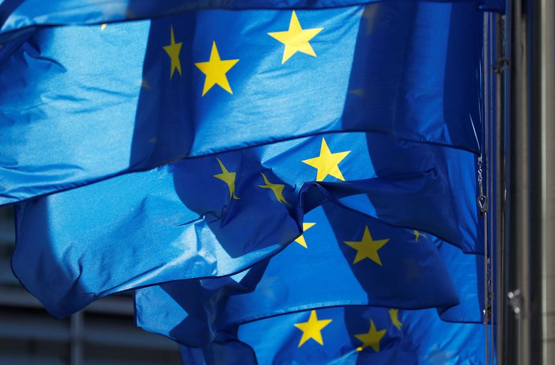 &copy; Reuters. Diverse bandiere Ue presso la sede della Commissione europea a Bruxelles. REUTERS/Francois Lenoir
