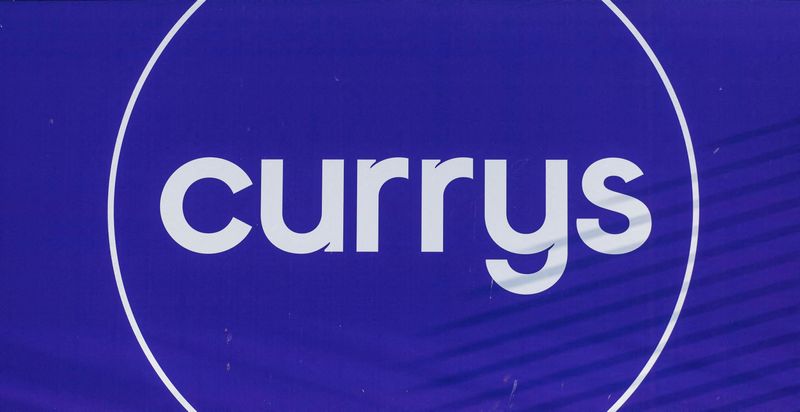 © Reuters. FILE PHOTO: The company logo is pictured on a Currys store in London, Britain, December 2, 2021. Picture taken December 2, 2021. REUTERS/May James