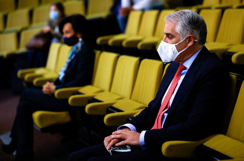 &copy; Reuters. FILE PHOTO: Italian banker Andrea Orcel and Banco Santander's chairwoman Ana Patricia Botin attend a trial against Santander over the bank's withdrawal of a CEO job offer to Orcel, in a high court in Madrid, Spain, May 19, 2021. REUTERS/Juan Medina