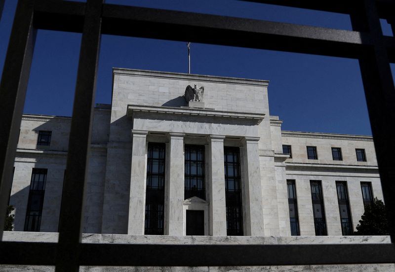 © Reuters. FILE PHOTO: Federal Reserve Board building on Constitution Avenue is pictured in Washington, U.S., March 19, 2019. REUTERS/Leah Millis/File Photo