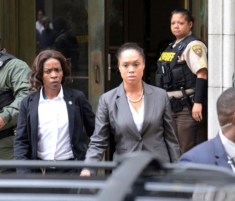 &copy; Reuters. FILE PHOTO: City State's Attorney Marilyn Mosby (C) departs the courthouse in Baltimore, Maryland, U.S. on June 23, 2016. REUTERS/Bryan Woolston//File Photo