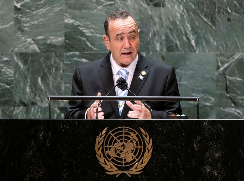 &copy; Reuters. رئيس جواتيمالا أليخاندرو جياماتي يتحدث خلال الدورة 76 للجمعية العامة للأمم المتحدة في نيويورك يوم 22 سبتمبر أيلول 2021. صورة حصلت عليها رويترز 