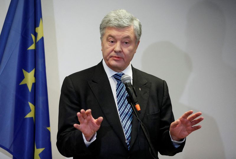 &copy; Reuters. Ukrainian former President Petro Poroshenko speaks during a news conference in Warsaw, Poland January 16, 2022. Poroshenko gives a press conference on the eve of his scheduled departure for Kyiv, where he faces a possible arrest on suspicion of high treas