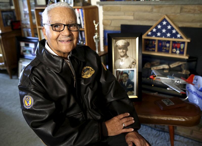 &copy; Reuters. FILE PHOTO: Tuskegee airman and U.S. Air Force fighter pilot Colonel Charles McGee talks about his career as a military pilot at his home in Bethesda, Maryland February 17, 2016. REUTERS/Gary Cameron/File Photo