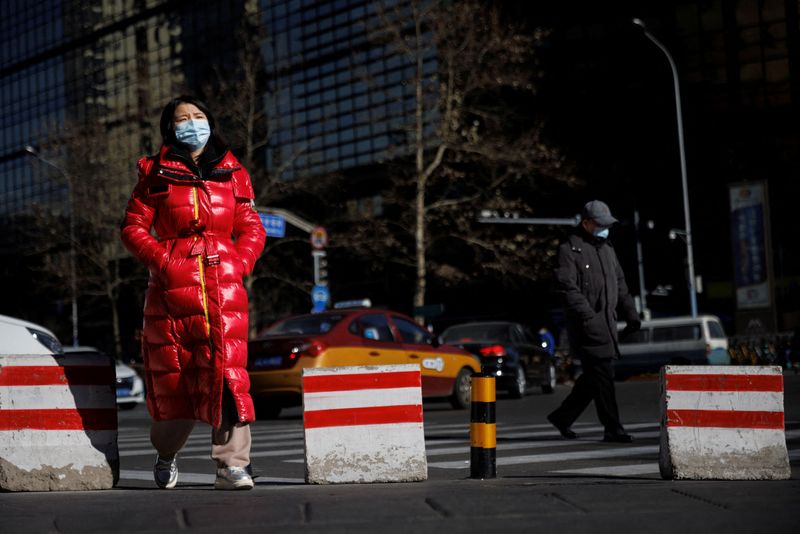 &copy; Reuters.   １月１６日、    北京市は市外から来る人に対し、到着から７２時間以内の新型コロナウイルス検査を義務付ける。北京で１３日撮影（２０２２年　ロイター/Thomas Peter）