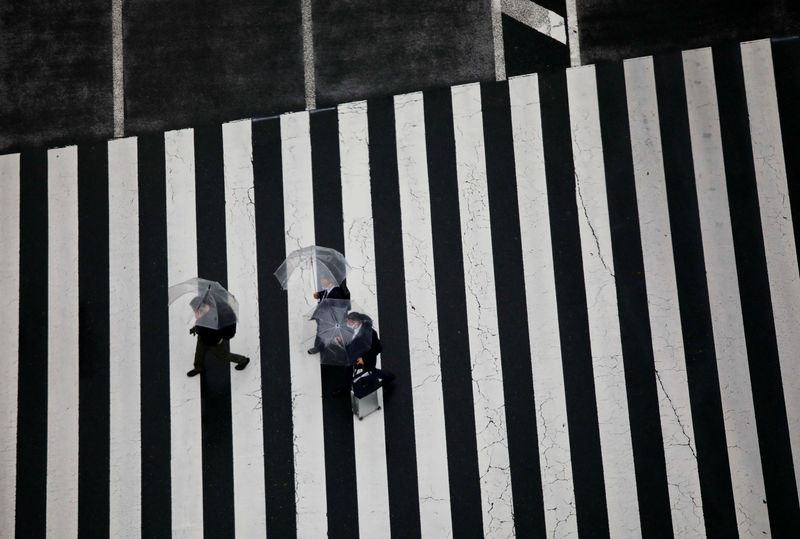 &copy; Reuters. 　１月１７日、内閣府は実質国内総生産（ＧＤＰ）について、新型コロナウイルス感染症が流行する以前の水準を回復するのは２０２１年度内の見通しと発表した。都内で昨年１２月撮影（