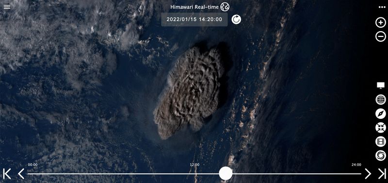 &copy; Reuters. 　１月１７日、オーストラリア、ニュージーランド両政府は、トンガの被害状況を確認するため偵察機を出動させた。写真は海底火山の噴火を捉えた衛星写真。１５日に気象衛星「ひまわり