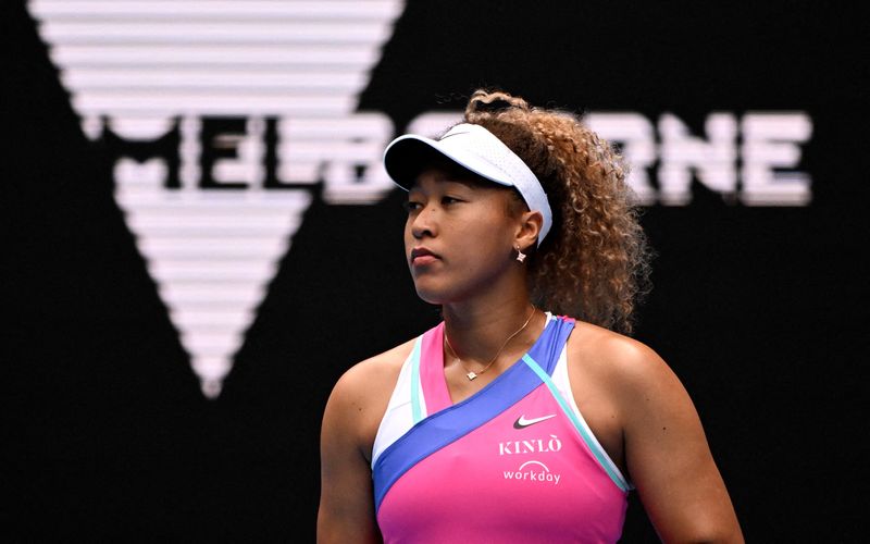 &copy; Reuters. La tenista japonesa Naomi Osaka durante su partido contra la colombiana Camila Osorio por la primera ronda del Abierto de Australia en Melbourne Park, Melbourne, Australia. 17 de enero, 2022. REUTERS/James Gourley