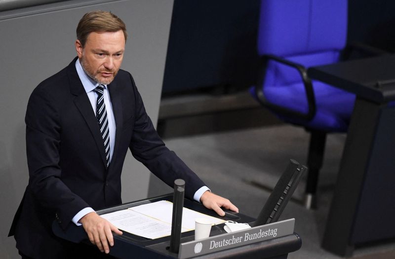 &copy; Reuters. FILE PHOTO: German Finance Minister Christian Lindner speaks during a plenum session of the German lower house of parliament Bundestag, in Berlin, Germany, December 16, 2021. REUTERS/Annegret Hilse