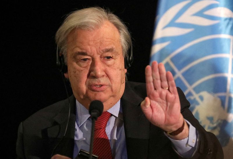 &copy; Reuters. FILE PHOTO: United Nations Secretary-General Antonio Guterres gestures as he attends a news conference in Beirut, Lebanon, December 21, 2021. REUTERS/Mohamed Azakir/File Photo