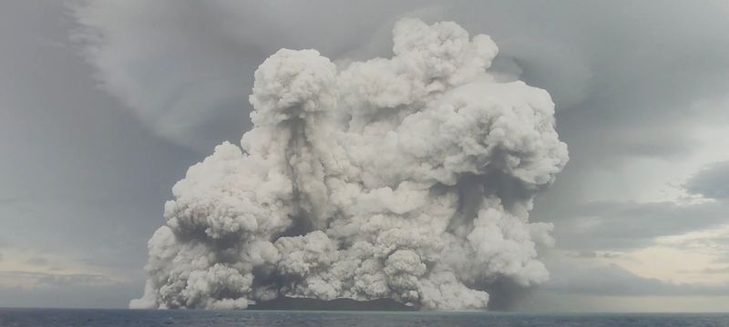 &copy; Reuters. An eruption occurs at the underwater volcano Hunga Tonga-Hunga Ha'apai off Tonga, January 14, 2022 in this screen grab obtained from a social media video. Video recorded January 14, 2022. Tonga Geological Services/via REUTERS 
