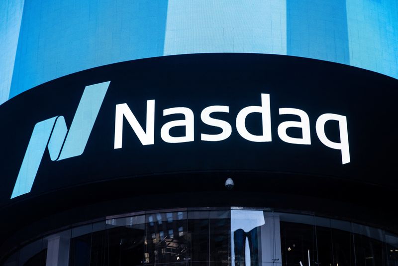 © Reuters. The Nasdaq logo is displayed at the Nasdaq Market site in Times Square in New York City, U.S., December 3, 2021. REUTERS/Jeenah Moon