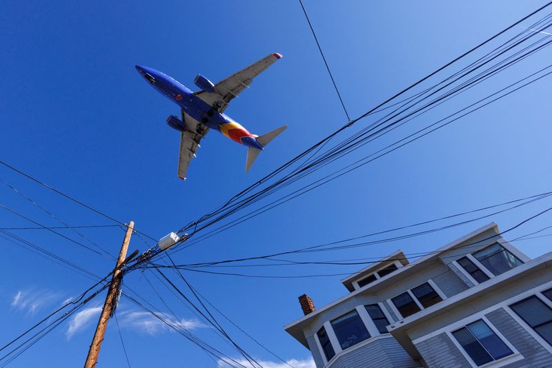 Explainer-Do 5G telecoms pose a threat to airline safety?