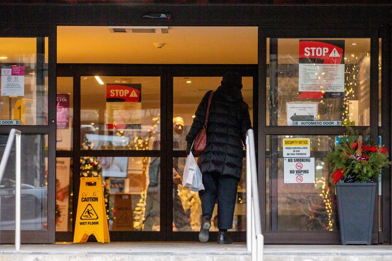 &copy; Reuters. FILE PHOTO: A person enters Copernicus Lodge after new provincial rules limiting visitations at long-term care homes come into effect due to spiking coronavirus disease (COVID-19) case numbers in Toronto, Ontario, Canada December 30, 2021. REUTERS/Carlos 