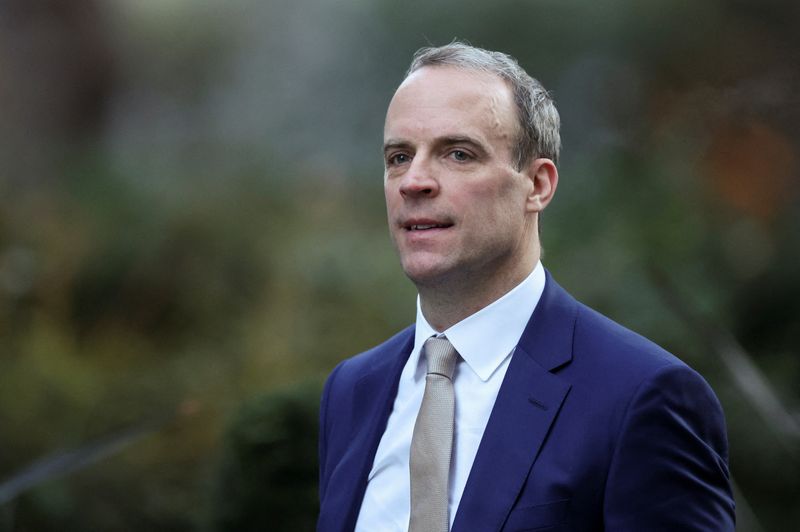 &copy; Reuters. Vice-premiê do Reino Unido, Dominic Raab, após reunião na residência oficial do primeiro-ministro em Londres
18/01/2022 REUTERS/Hannah McKay