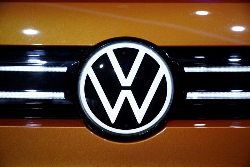 &copy; Reuters. FILE PHOTO: A Volkswagen logo is seen as it launches its ID.6 and ID.6 CROZZ SUV at a world premiere ahead of the Shanghai Auto Show, in Shanghai, China April 18, 2021. REUTERS/Aly Song/File Photo