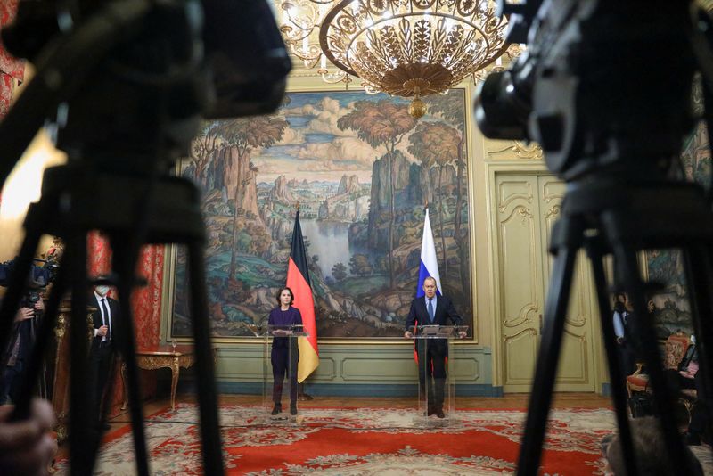 &copy; Reuters. Russian Foreign Minister Sergei Lavrov and German Foreign Minister Annalena Baerbock attend a joint news conference following their meeting in Moscow, Russia January 18, 2022. Russian Foreign Ministry/Handout via REUTERS ATTENTION EDITORS - THIS IMAGE HAS