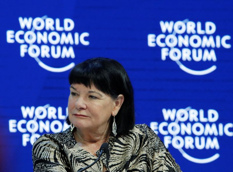 &copy; Reuters. FOTO DE ARCHIVO: Sharan Burrow, secretaria general de la Confederación Sindical Internacional (CSI), asiste a la sesión "Crear un futuro compartido en un mundo fracturado" durante la reunión anual del Foro Económico Mundial (FEM) en Davos, Suiza, 23 d