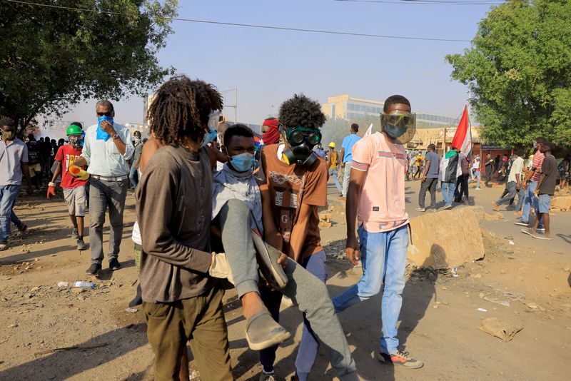 &copy; Reuters. محتجون مناهضون للحكم العسكري في الخرطوم يوم 13 يناير كانون الثاني 2022. تصوير: محمد نور الدين عبد الله - رويترز.