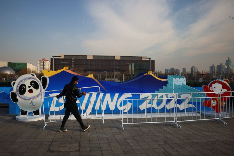 &copy; Reuters. 来月開催される冬季五輪北京大会の出場選手全員に利用が義務付けられているスマートフォン用の健康管理アプリ「ＭＹ２０２２」に、セキュリティー上の欠陥があることが分かった。（２