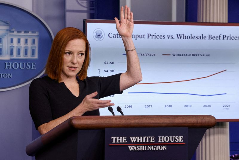 &copy; Reuters. المتحدثة باسم البيت الأبيض جين ساكي تتحدث في المؤتمر الصحفي اليومي في البيت الأبيض في واشنطن يوم 4 يناير كانون الثاني 2022. تصوير: إيفلين هوكست