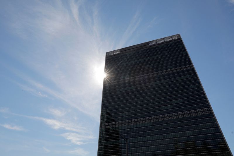&copy; Reuters. FILE PHOTO: The sun shines behind the United Nations Secretariat Building at the United Nations Headquarters in New York City, June 18, 2021. REUTERS/Andrew Kelly/File Photo