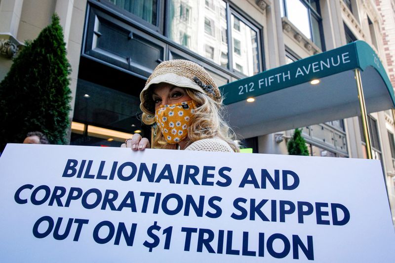 &copy; Reuters. FILE PHOTO: Members of the Patriotic Millionaires hold a federal tax filing day protest outside the apartment of Amazon founder Jeff Bezos, to demand he pay his fair share of taxes, in New York City, U.S., May 17, 2021.  REUTERS/Brendan McDermid/File Phot