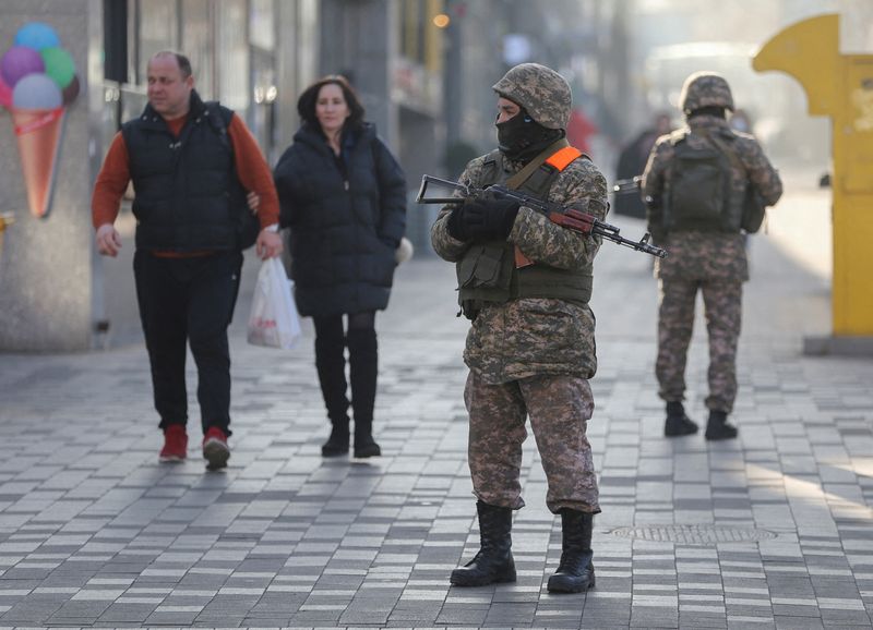 &copy; Reuters. FILE PHOTO: Kazakh service members patrol a street following recent protests triggered by fuel price increase in Almaty, Kazakhstan January 12, 2022. REUTERS/Pavel Mikheyev